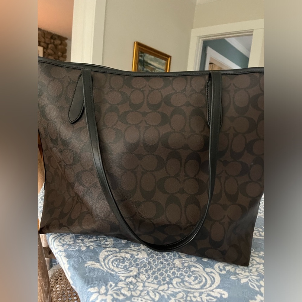 Coach Town Tote in Signature Canvas in Black and dark brown